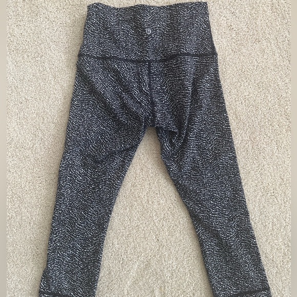 Lululemon Wunder Under High-Rise Crop 23" size 6 - Picture 4 of 4